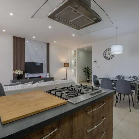 Apartment Luxurious Żejtun