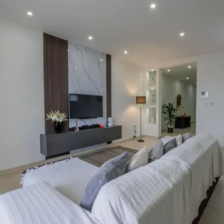 Luxurious Apartment *