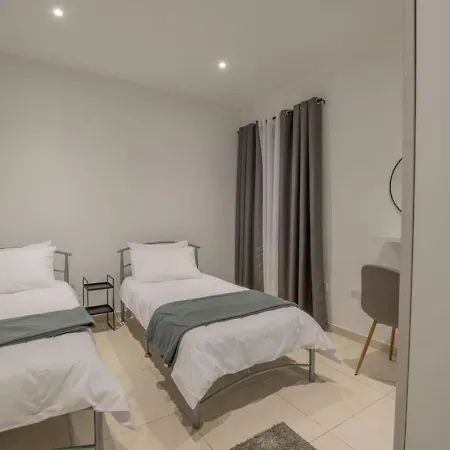 Luxurious Apartment *
