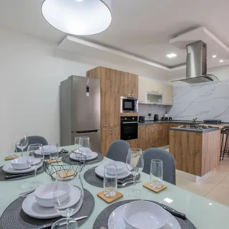 Luxurious Apartment *